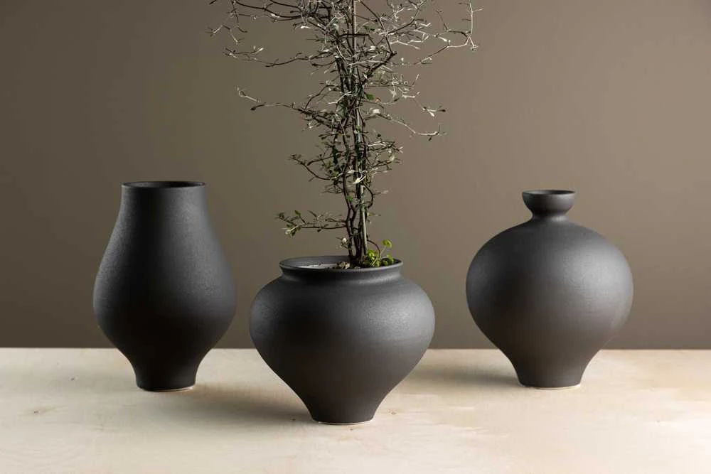 Venture Design Vaza, stovas, ø18 cm, juoda
