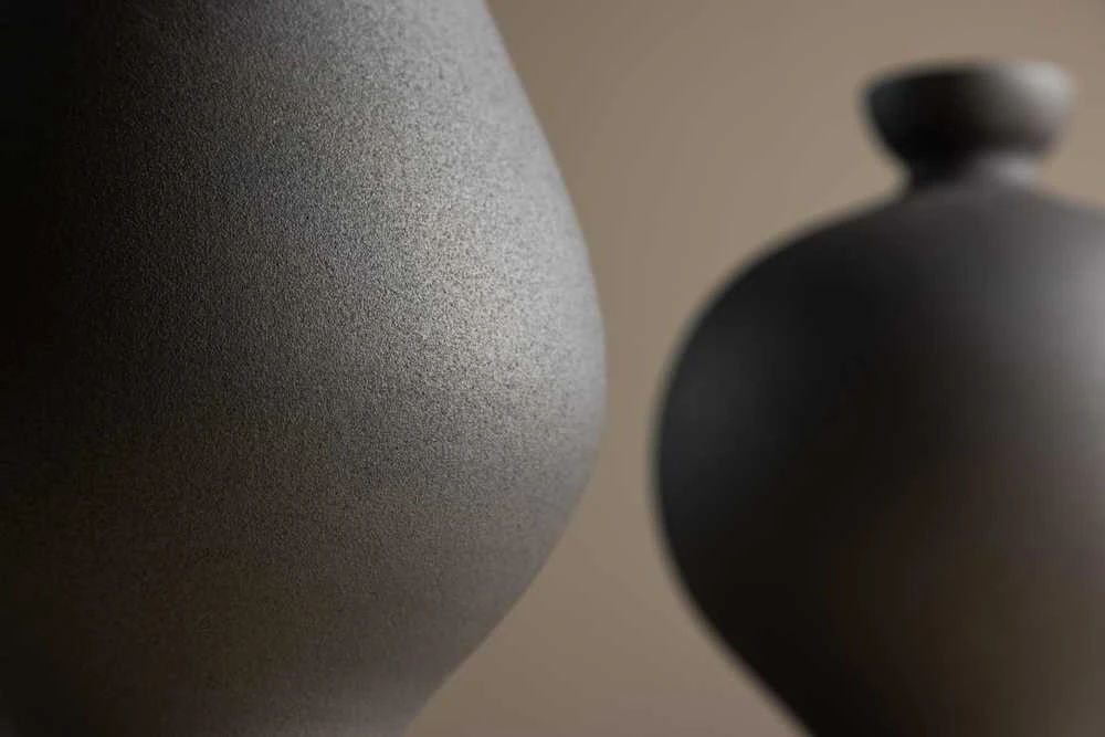 Venture Design Vaza, stovas, juoda