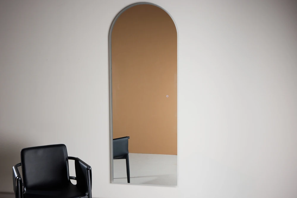 Venture Design Veidrodinis šviestuvas Skeppsvik x Josefin Lustig 70x185 cm Juodas