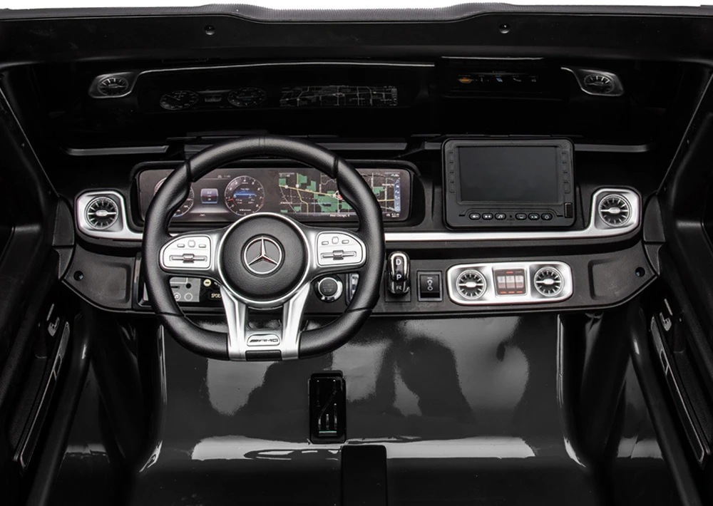Jokomisiada Baterijomis varomas automobilis Mercedes G klasės 63 AMG 4x4 Panelinis radijas 2 asmenims PA0309