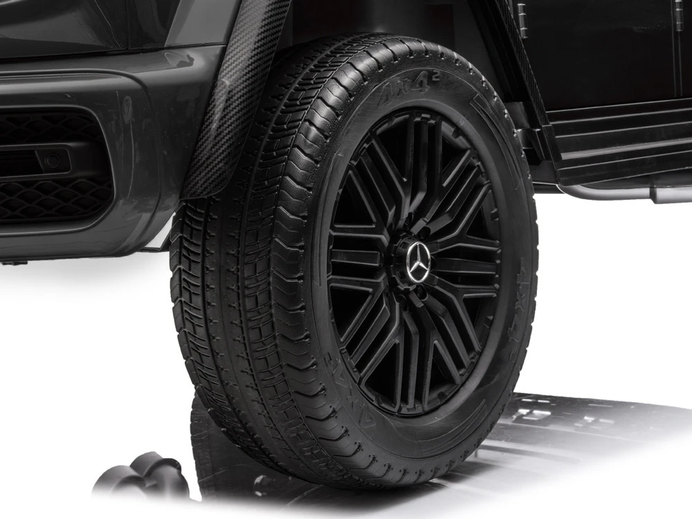 Jokomisiada Baterijomis varomas automobilis Mercedes G klasės 63 AMG 4x4 Panelinis radijas 2 asmenims PA0309