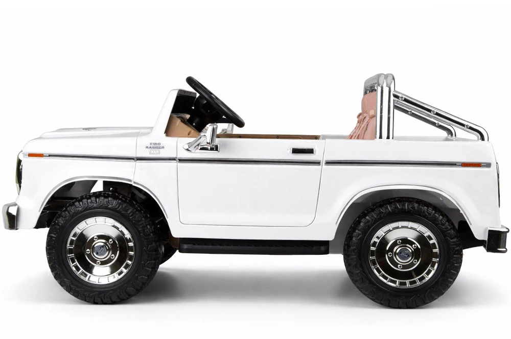 Jokomisiada Baterija varomas dvivietis klasikinis „Ford Bronco“ pikapas PA0338