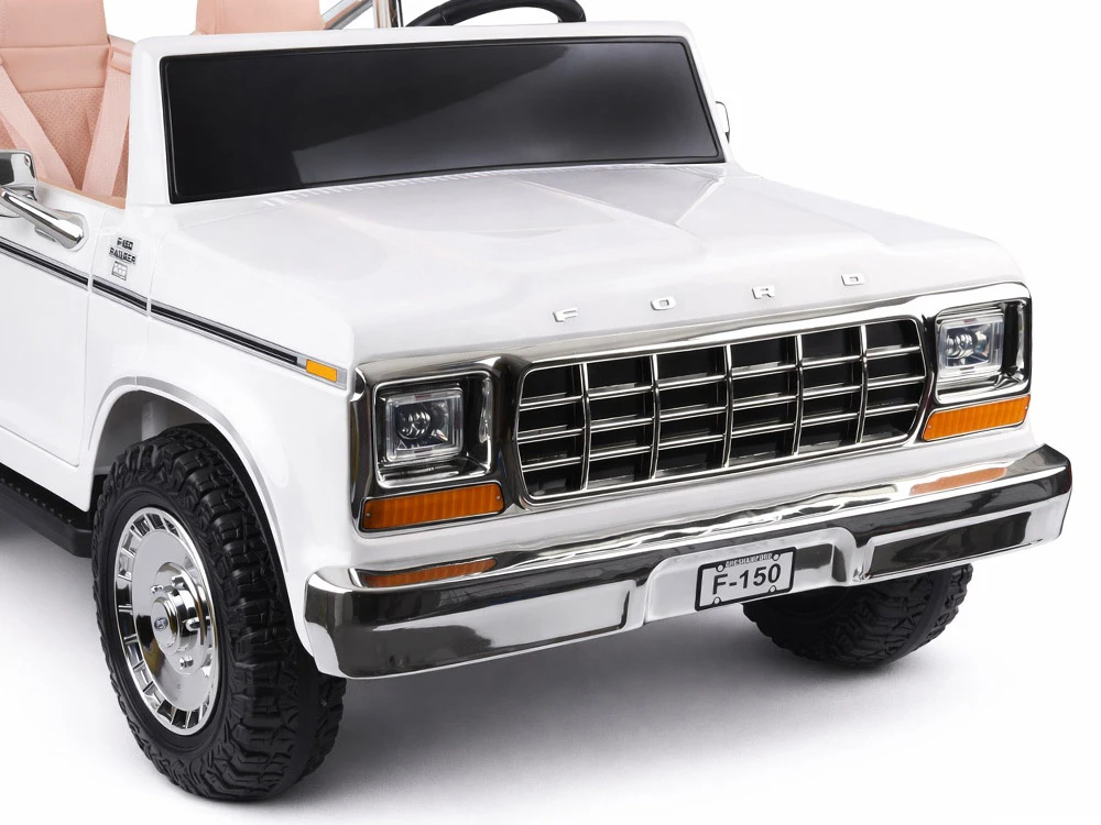 Jokomisiada Baterija varomas dvivietis klasikinis „Ford Bronco“ pikapas PA0338