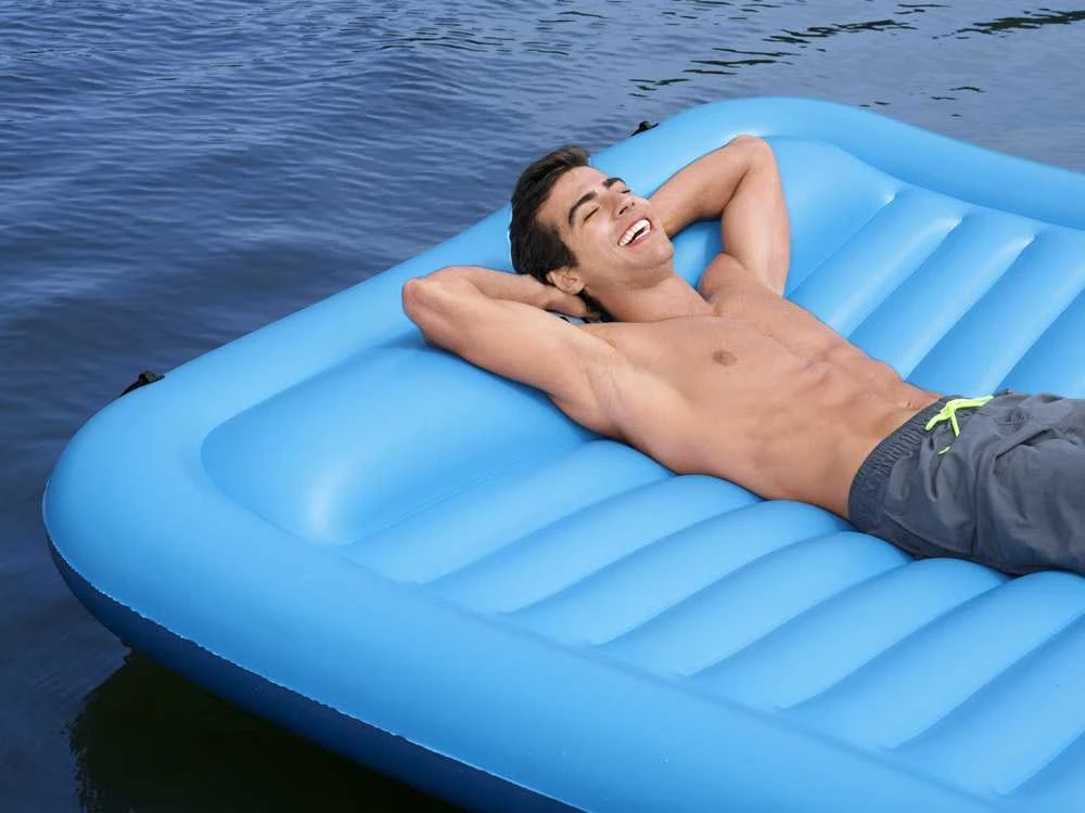 Bestway PLAUKIOJANTI SALA pripučiamas vandens čiužinys 4 asmenims 360 kg 269 x 183 cm 43542