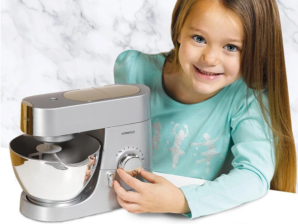 Casdon Interactive mixer with bowl and accessories - Kenwood ZA6721 kitchen robot
