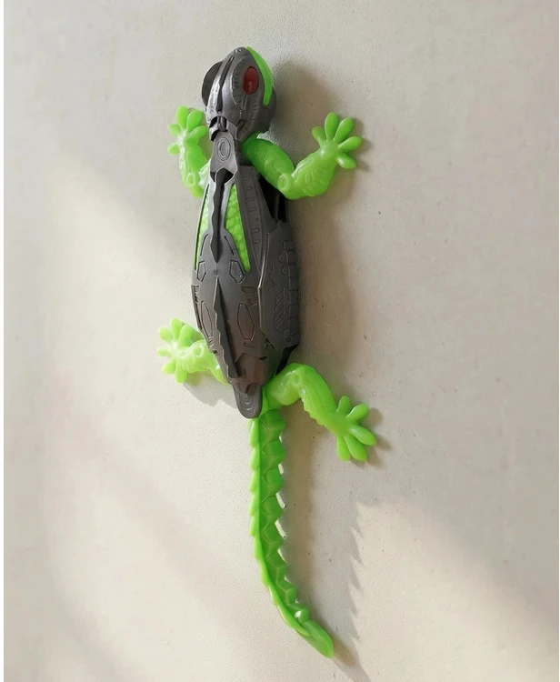 Jokomisiada Remote Control Gecko Lizard – Drives on the Floor and Climbs Walls RC0753