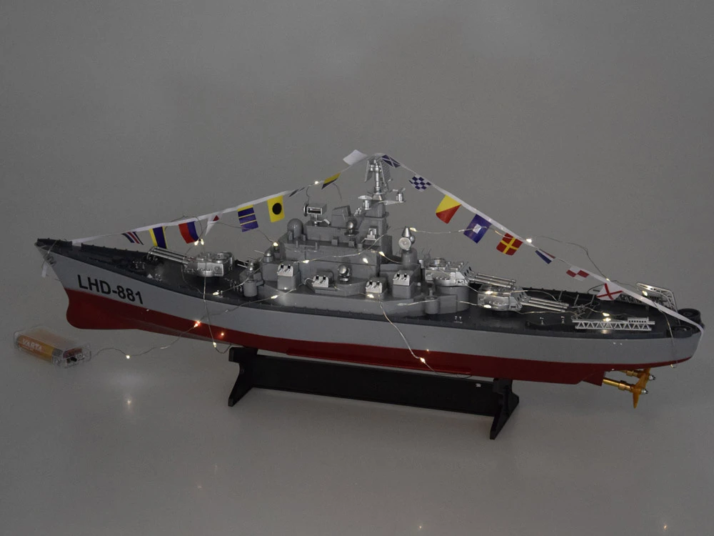 Jokomisiada Nuotoliniu būdu valdomas didžiulis laivas „BATTLESHIP LHD-881“, mastelis 1:390, RC0736