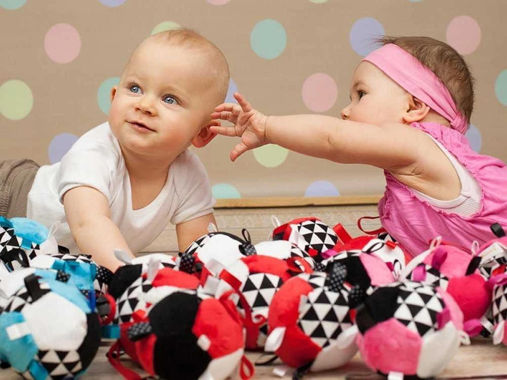 Hencz Toys Minkštas kamuoliukas METKI ZA3009 barškutis