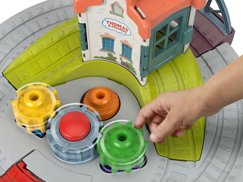 Fisher Price Žvejo Tomo ir draugų traukinukas Staliukas 360° 60cm interaktyvus + priedai ZA6183