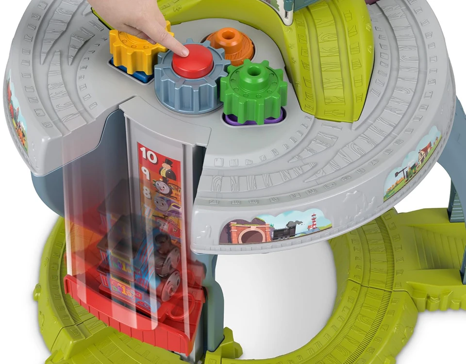 Fisher Price Žvejo Tomo ir draugų traukinukas Staliukas 360° 60cm interaktyvus + priedai ZA6183