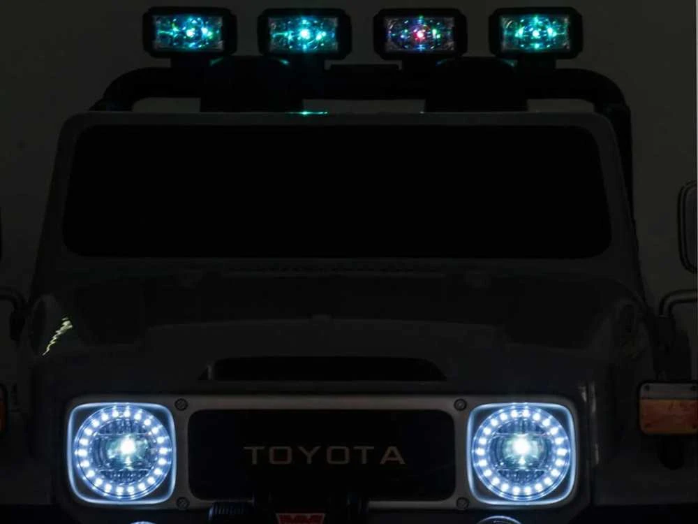 Akumuliatorinė transporto priemonė vaikams Jokomisiada Toyota Land Cruiser PA0285, 2 vietų | spalva: pilka aprašymas - Prekės nuotrauka
