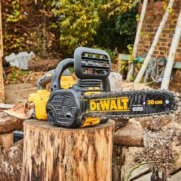 DEWALT akumuliatorinis grandininis pjūklas  DCM565N-XJ - 18V - 30 cm be akumuliatoriaus ir kroviklio