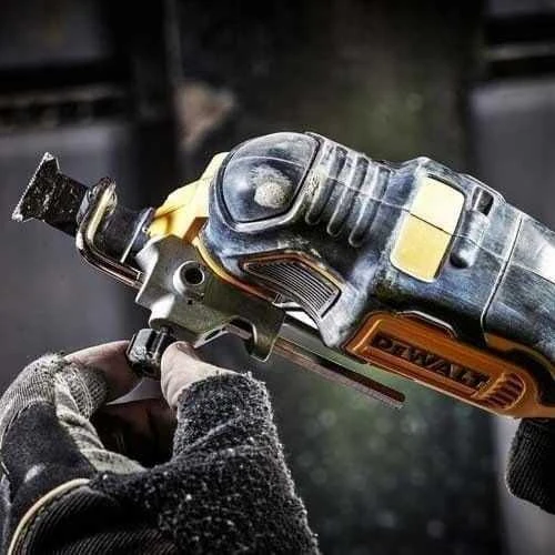 Dewalt DCS355N daugiafunkcis įrankis – priedo tvirtinimas