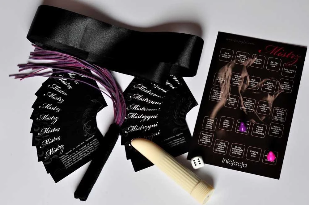 Enjoylei V Play Whip, antrankiai, vibratorius ir erotinių žaidimų meistras