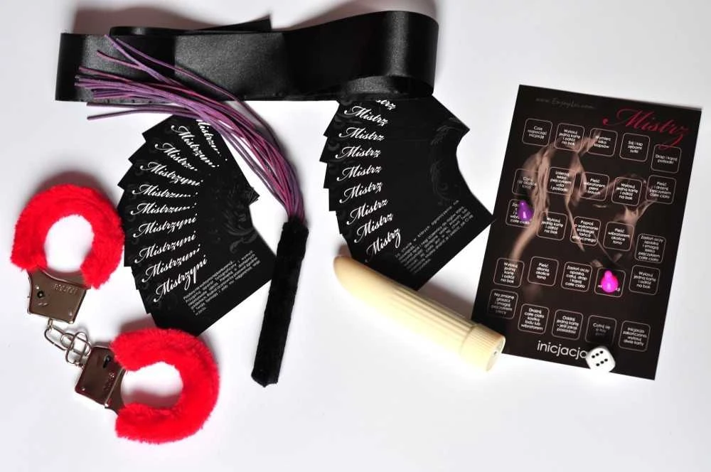 Enjoylei V Play Whip, antrankiai, vibratorius ir erotinių žaidimų meistras