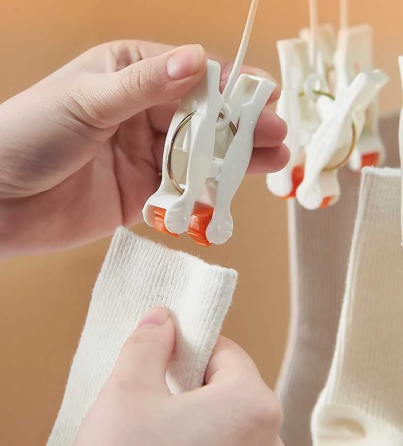 Plastikinis sulankstomas drabužių kabyklas su 29 spaustukais - baltas
