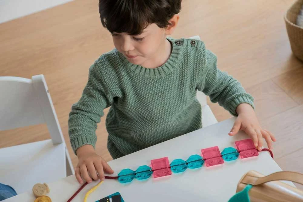 Miniland Edukacinis žaislas - sriegimo rinkinys, 32 elementai