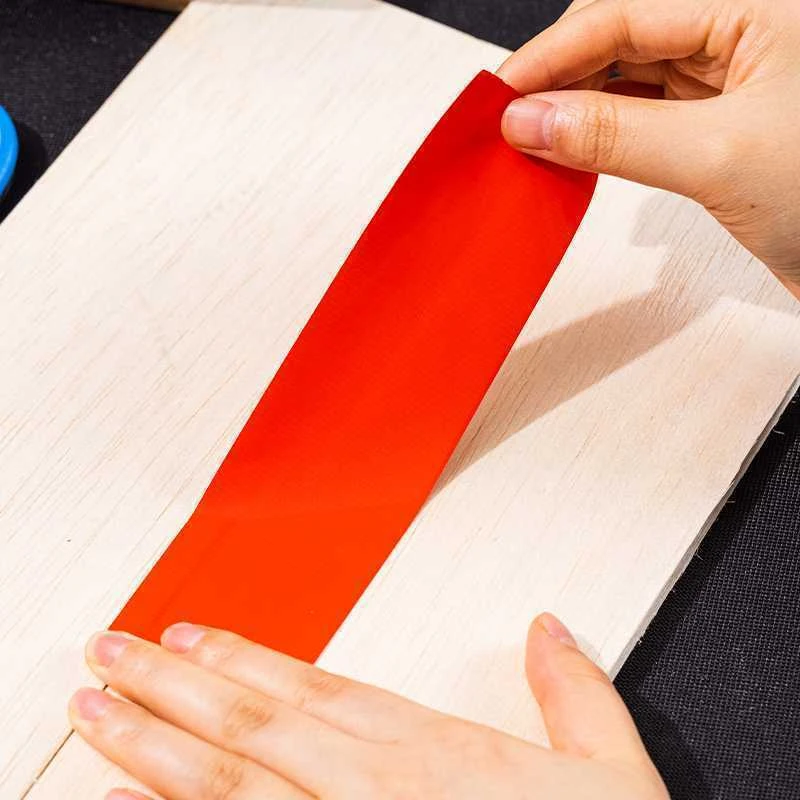 Lipni juosta DELI 60mm x20m, 230mic, raudonos spalvos