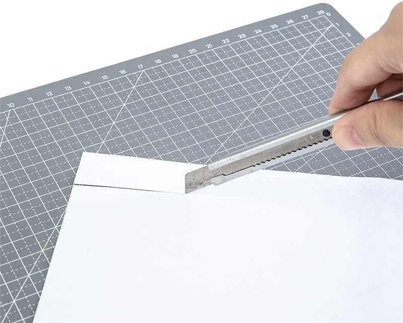 Pjaustymo pagrindas DELI 78400, A4, 3mm, PVC, žalios spalvos