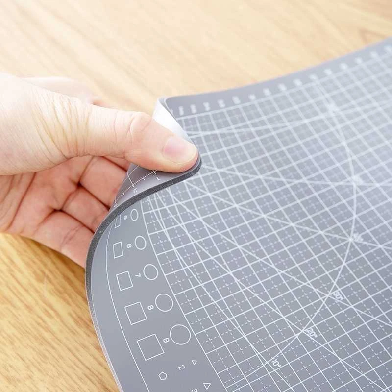 Pjaustymo pagrindas DELI 78401, A3, 3mm, PVC, žalios spalvos