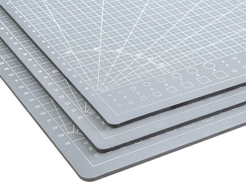 Pjaustymo pagrindas DELI 78401, A3, 3mm, PVC, žalios spalvos