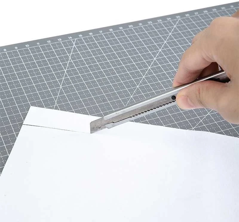 Pjaustymo pagrindas DELI 78401, A3, 3mm, PVC, žalios spalvos