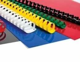 Įvairių spalvų plastikinės įrišimo spiralės