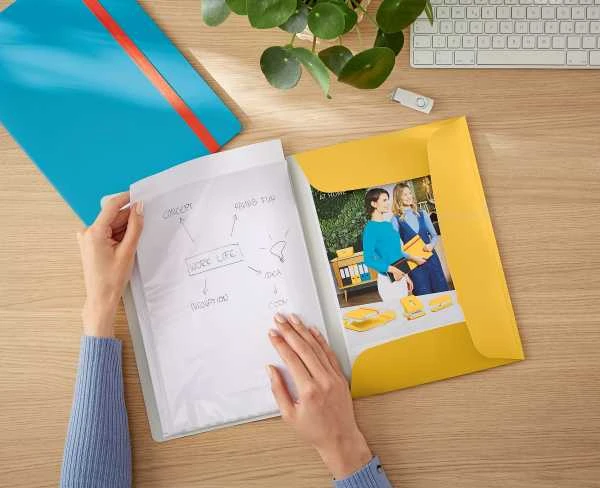 Pristatymo aplankas Leitz Cosy Mobile su 20 įmaučių, A4, šiltai geltonos spalvos.