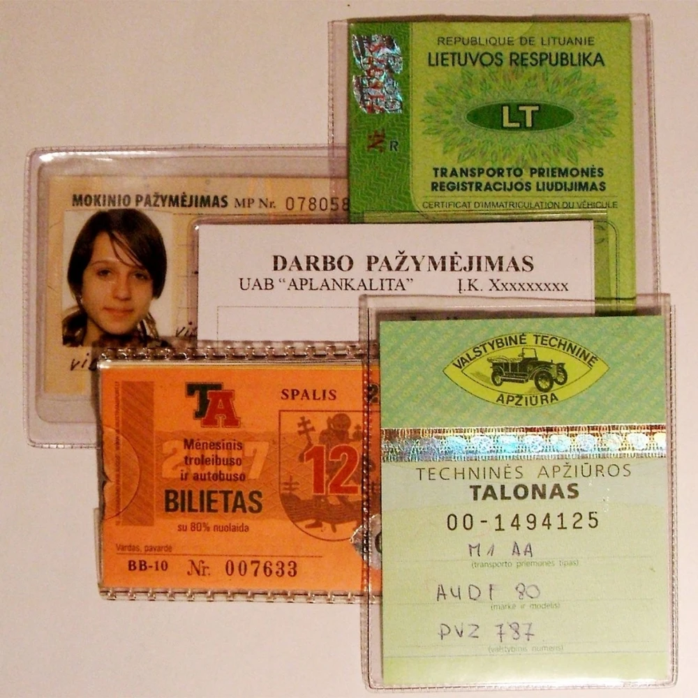 Aplankalita U formos vokelis automobilio registracijos liudijimui, 78x108mm, plastikinis, skaidrus