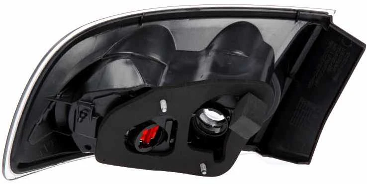 Galinis žibintas TYC Mazda 3 Sedanas 1999-2009