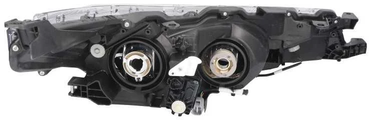 Priekinis žibintas TYC Toyota Corolla E18 2013-