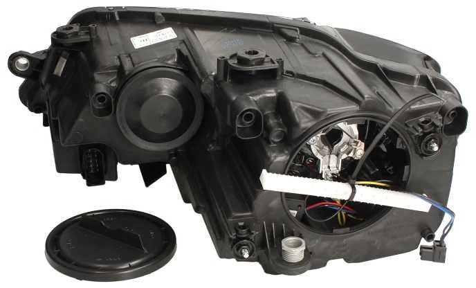 Priekinis žibintas TYC VW Jetta VI 2010-