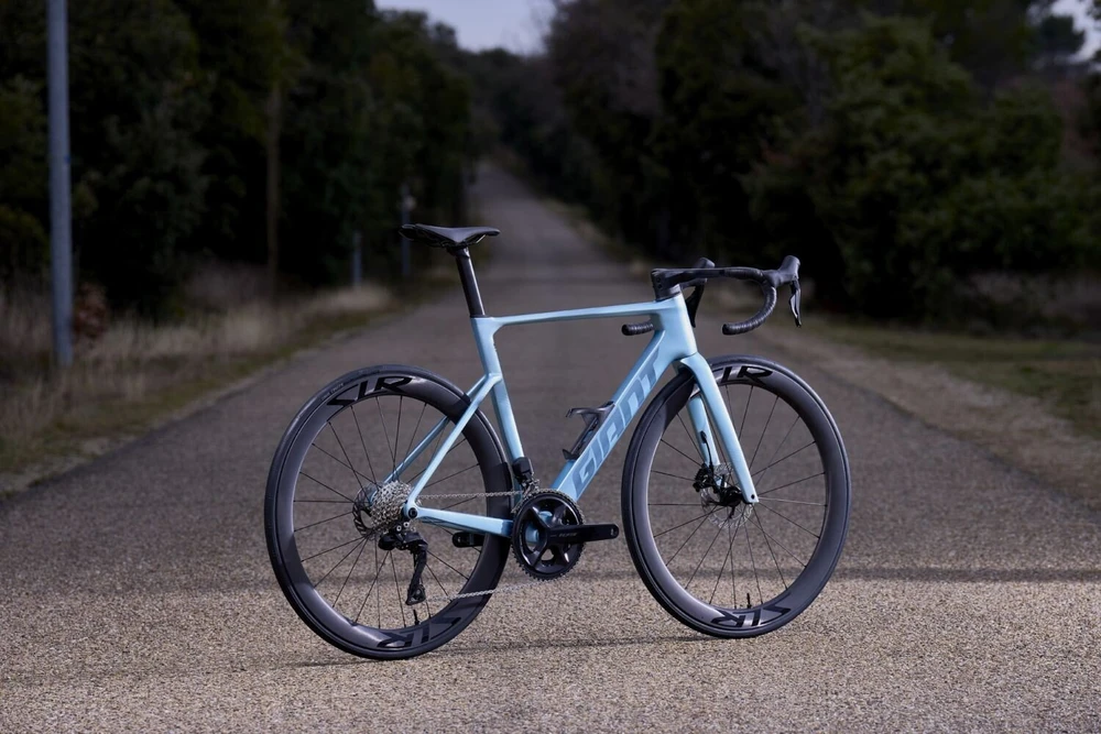 Šosejas dviratis Giant Propel Advanced Pro 1 Cryo Sidabrinis (2027.g.)