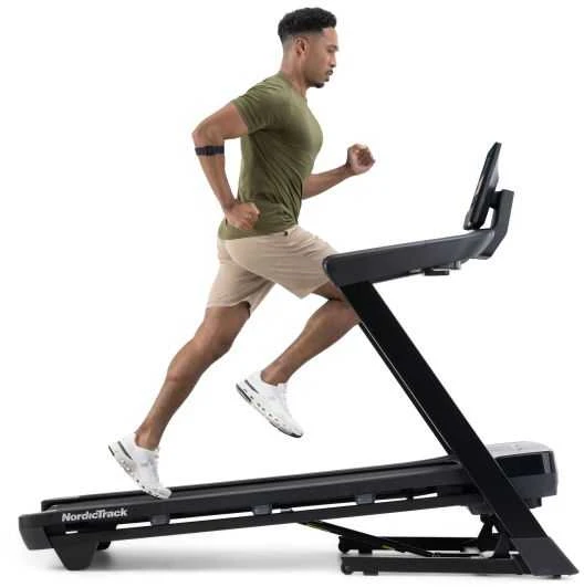 NordicTrack T Series 10 bėgimo takelis naudojimo metu