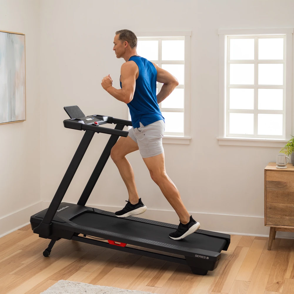 Bėgimo takelis NordicTrack T Series 5 naudojimo metu