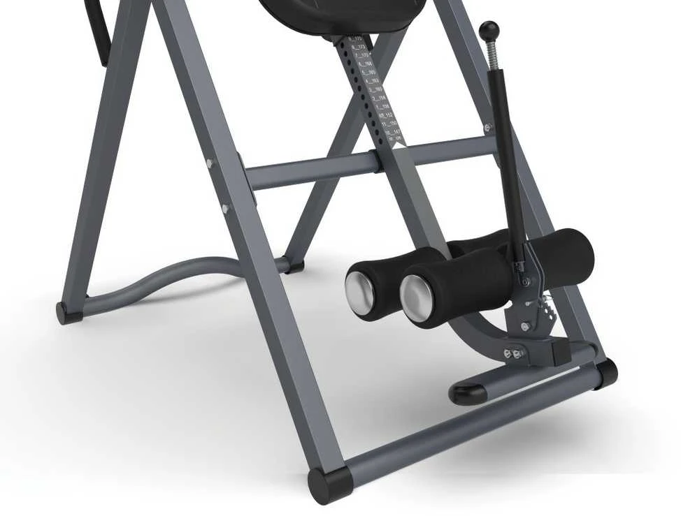 Inversinis stalas TOORX GBX-100: kojų fiksavimo mechanizmas