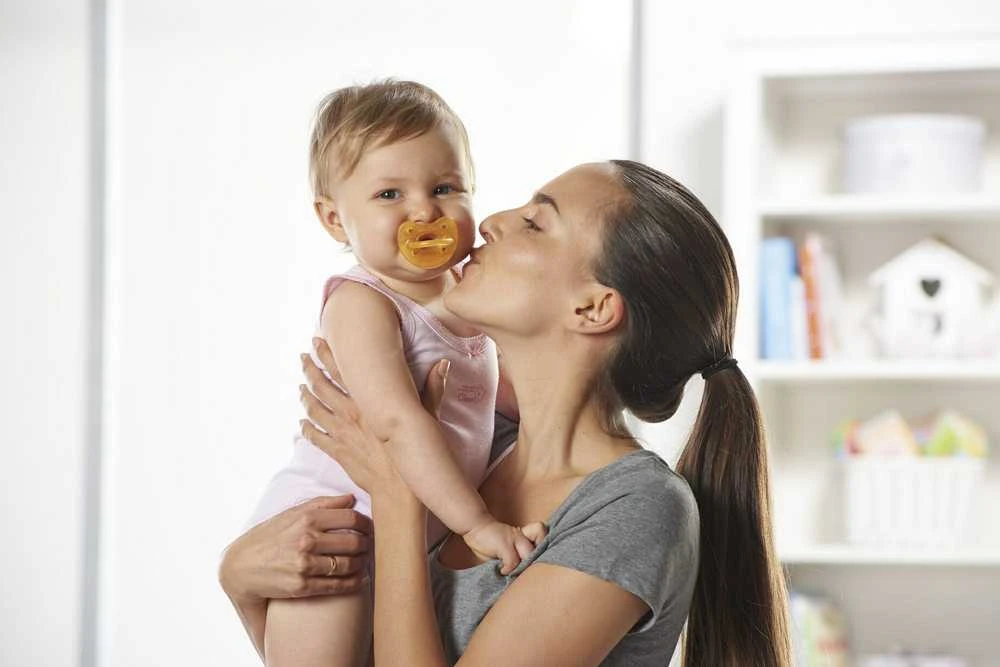 CHICCO žindukas ortodontinis PHYSIO SOFT, 6-12M+, Iš latekso