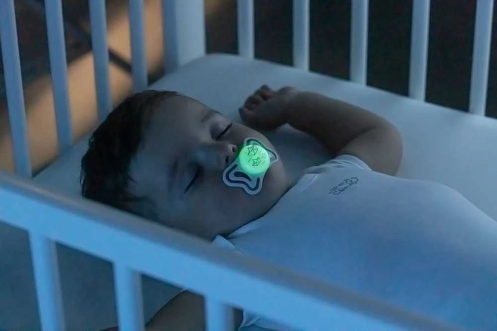 Chicco Čiulptukas uspokajając light silikon lumi 2vnt. 16-36m