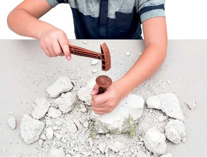 Jaunojo archreologo rinkinys Clementoni T-REX, šviečia tamsoje