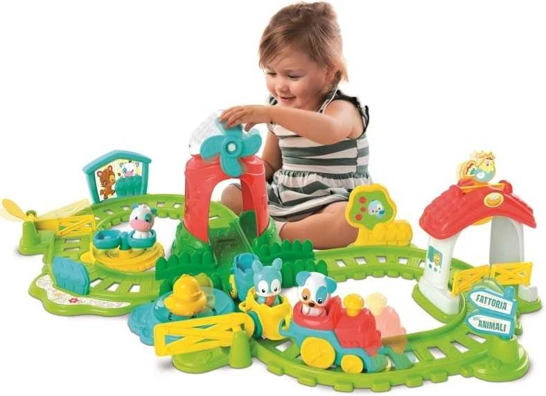 Traukinys su žaidimų rinkiniu fermos tema Clementoni
