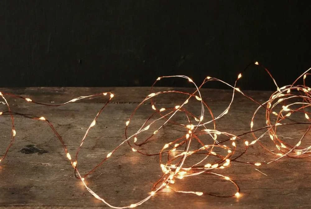 Vielinė LED lempučių girlianda vario spalvos viela 200LED/10m