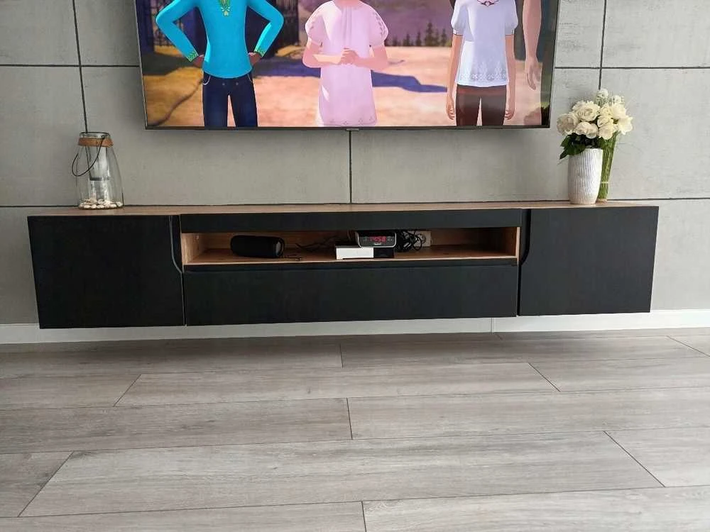 TV staliukas SFM Televizoriaus spintelė universali komoda pastatoma ir pakabinama 200x36,8x41,2 cm Odyn