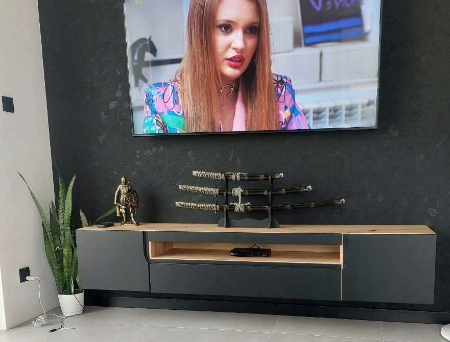 TV staliukas SFM Televizoriaus spintelė universali komoda pastatoma ir pakabinama 200x36,8x41,2 cm Odyn