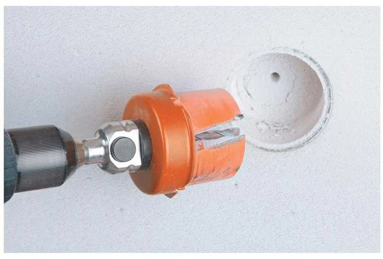 68mm su 73mm įgilintoju ir 83mm TCT gręžimo karūnėlių komplektas su One Click laikikliu ir centravimo grąžtais, Mandrex