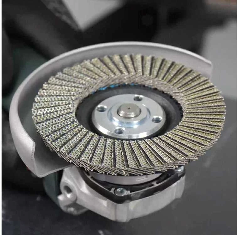 Distar SCRUB deimantinis žiedlapinis šlifavimo poliravimo diskas plytelėms Ø115 mm #60, #120 ir # 200, Grūdėtumas: 120