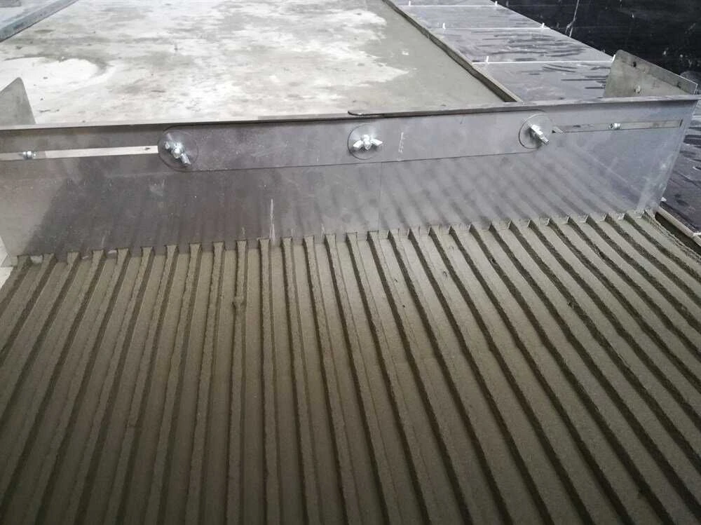 Klijų paskirstymo šukos 14x14mm dantukai iki 800mm pločio, Nova