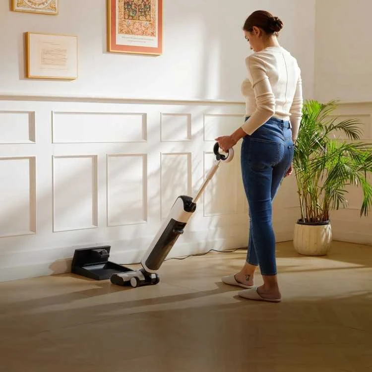 UWANT D100 17000Pa vertikalus dulkių siurblys su šluostymo funkcija ir įkrovimo stotele - baltos spalvos