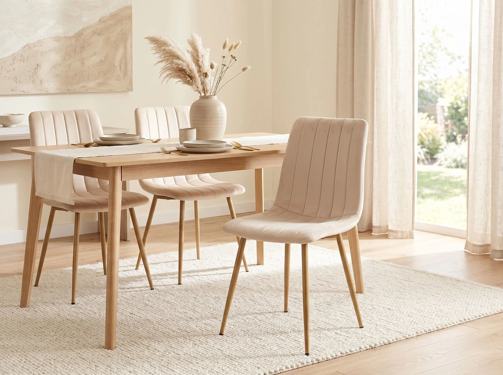 FRESNO WOOD VELVET kėdė, aptraukta smėlio spalvos aksomu