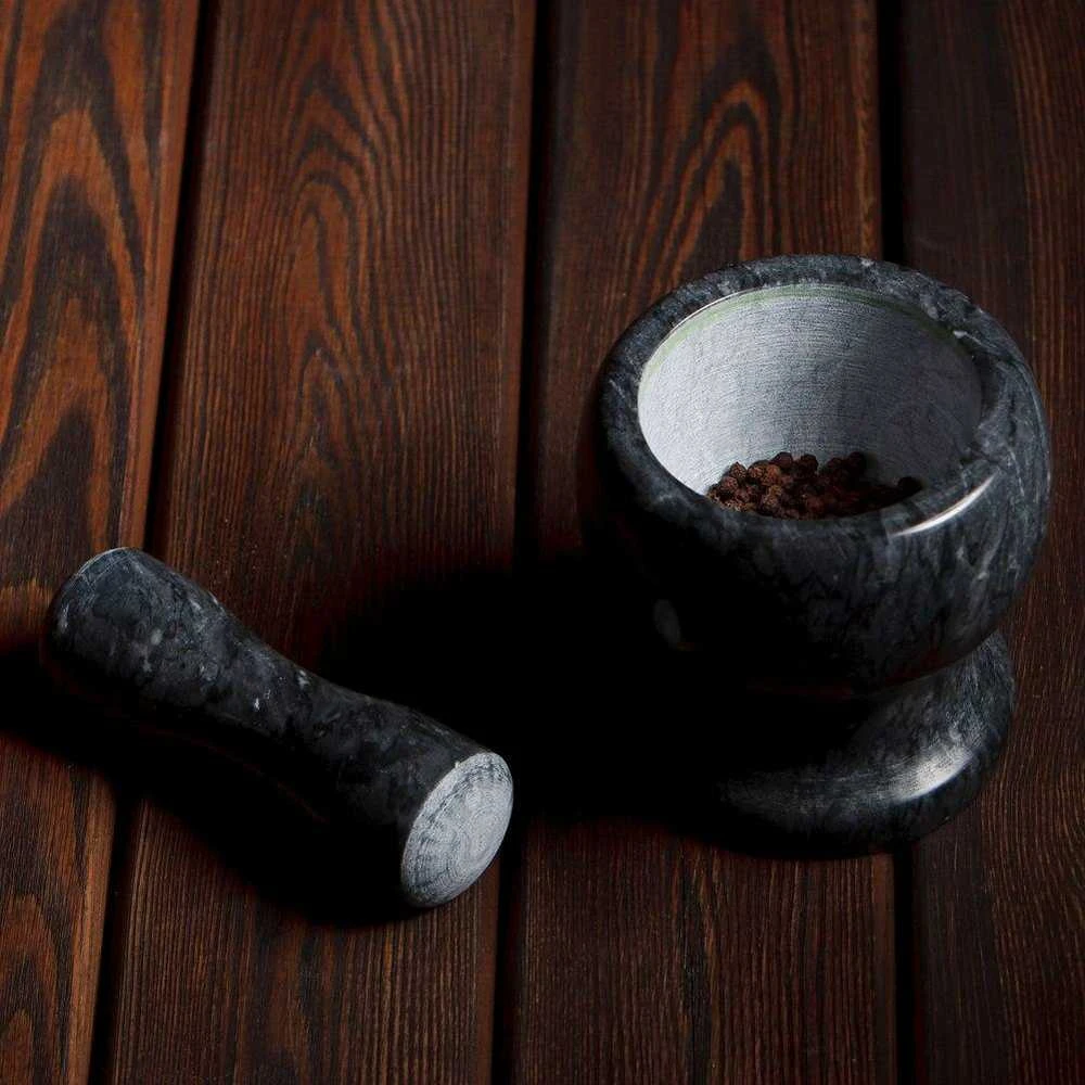 Granito akmens skiedinys su grūstuvu prieskoniams, žolelėms, riešutams malti, sunkus, 11 cm