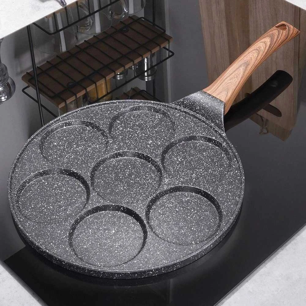 Granito kiaušinių keptuvė su 7 skylutėmis Juodas&WOOD 26 cm